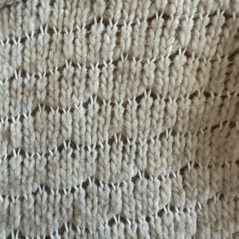 American Eagle Outfitters Women's M Creamy Sleeved Scooped Neck Knit Sweater Top - Picture 8 of 15